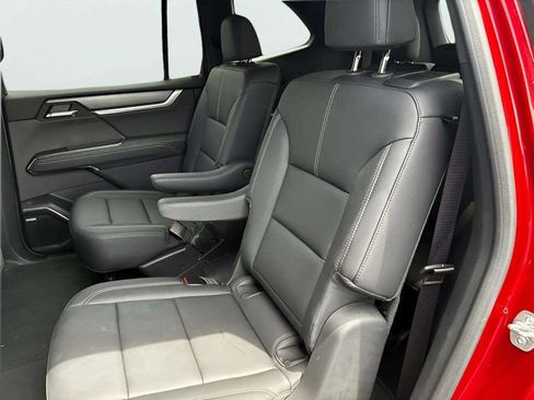 Used 2025 GMC Acadia Elevation w/ Elevation Premium Package FWD image 9