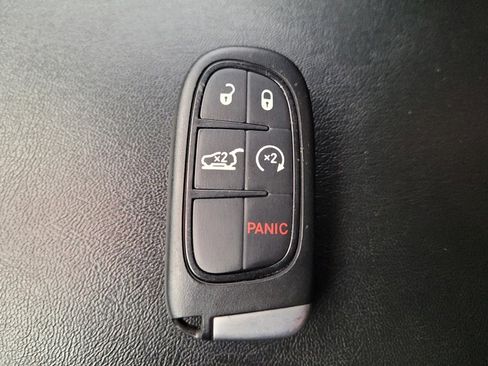 Used 2019 Jeep Cherokee Limited image 32