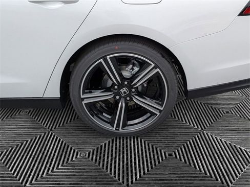 Used 2025 Honda Accord Sport image 9