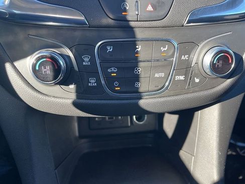 Used 2023 Chevrolet Equinox LT image 39