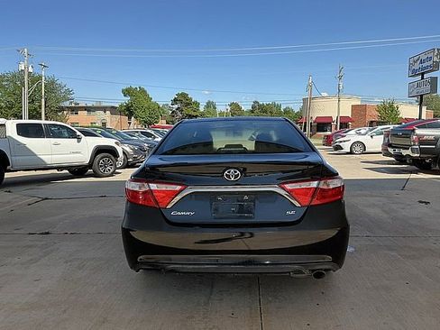 Used 2016 Toyota Camry SE image 6