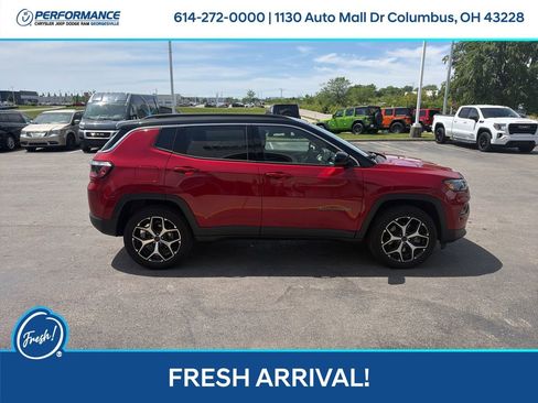 Used 2025 Jeep Compass Limited AWD/4WD image 3
