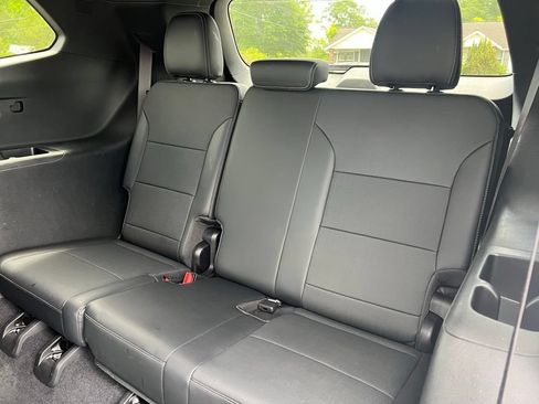 Used 2025 Buick Enclave Preferred AWD/4WD image 6