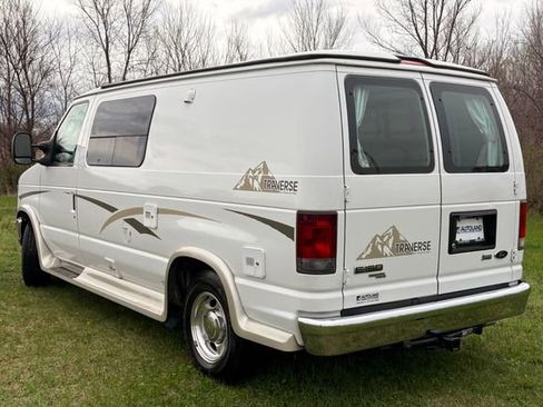 Used 2010 Ford E-150 and Econoline 150 RWD image 3