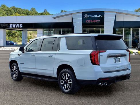 Used 2022 GMC Yukon XL AT4 image 3