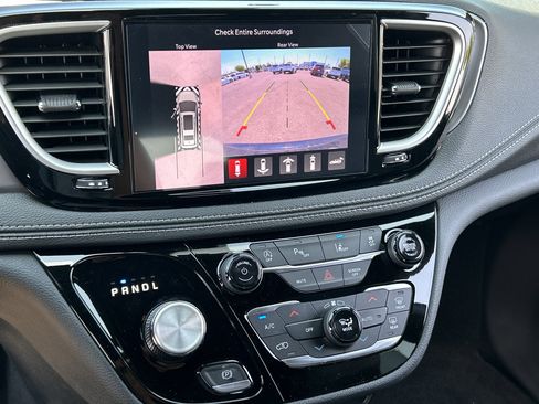New 2026 Chrysler Pacifica Select FWD image 23