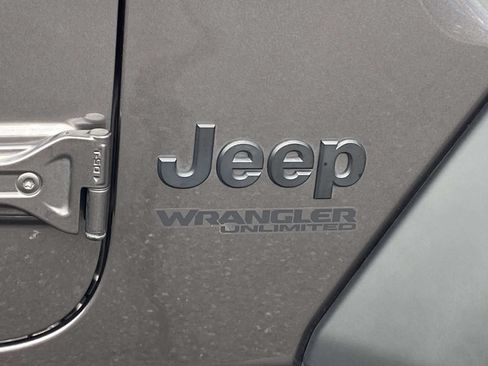 Used 2022 Jeep Wrangler Unlimited Sport w/ Sun And Sound Package AWD/4WD image 13