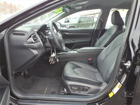 Used 2020 Toyota Camry SE image 11