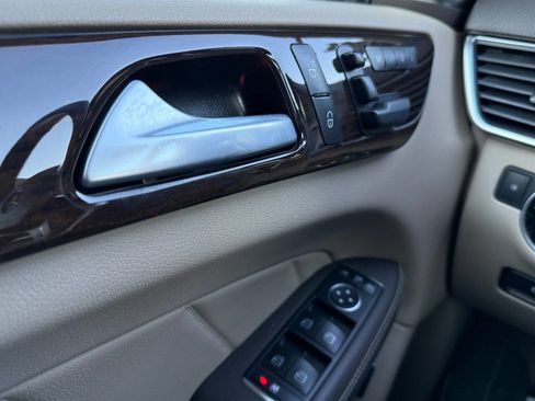 Used 2014 Mercedes-Benz GL 450 GL 450 4MATIC AWD 4dr SUV w/ Lighting Package image 24