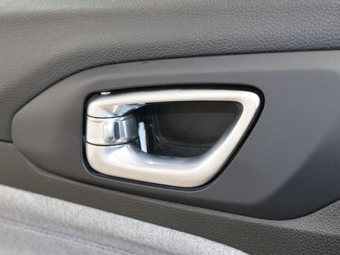 Used 2024 Jeep Compass Latitude image 34