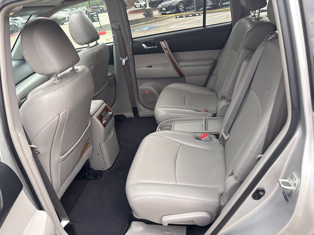 Used 2013 Toyota Highlander Limited FWD image 20