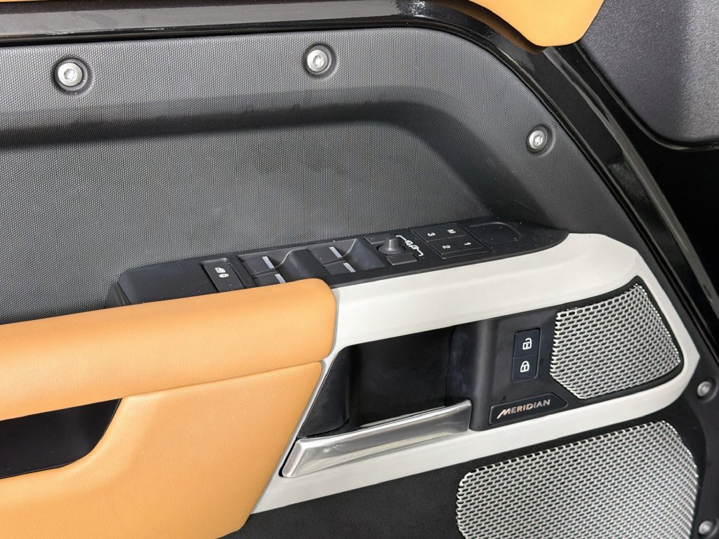 Certified 2024 Land Rover Defender 130 X-Dynamic SE AWD/4WD image 18