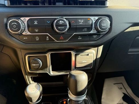 Used 2024 Jeep Gladiator Sport image 22