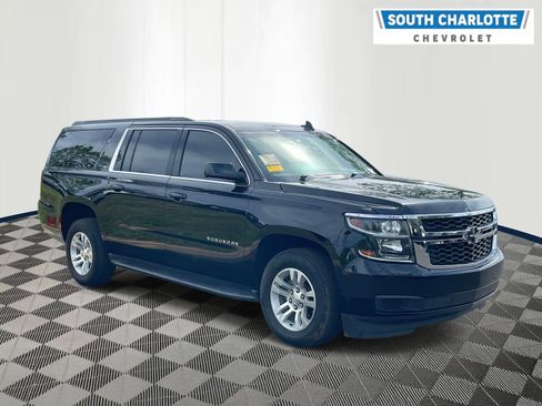 Used 2018 Chevrolet Suburban LT image 3