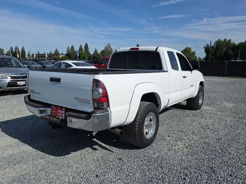 Used 2014 Toyota Tacoma PreRunner w/ SR5 Package RWD image 3