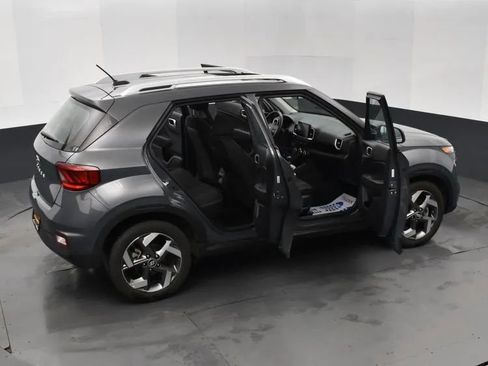 Used 2025 Hyundai Venue SEL image 6