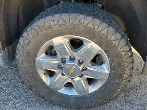 Used 2023 Chevrolet Silverado 2500 LTZ AWD/4WD image 5