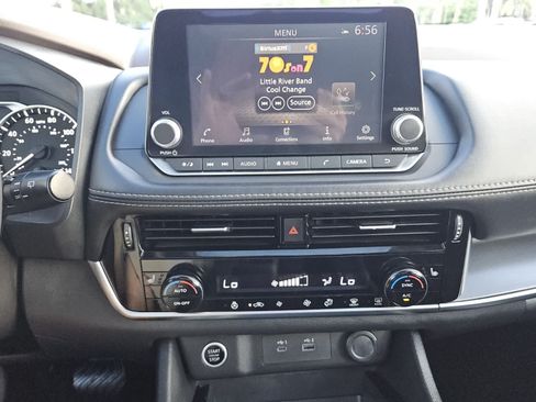 Used 2021 Nissan Rogue SV w/ Premium Package FWD image 8