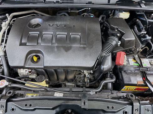 Used 2018 Toyota Corolla LE FWD image 30