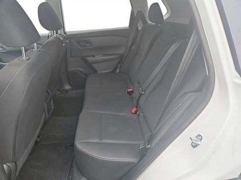 Used 2024 Nissan Rogue S image 28