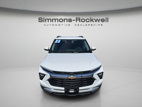 Used 2025 Chevrolet TrailBlazer LT AWD/4WD image 8