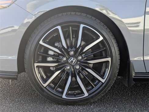 Used 2025 Honda Accord Touring image 11