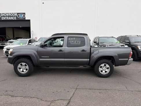 Used 2012 Toyota Tacoma 4x4 Double Cab w/ SR5 Pkg image 3