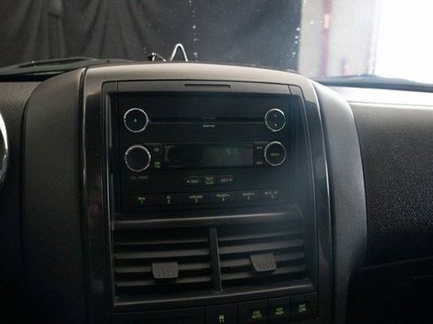 Used 2008 Ford Explorer XLT image 32