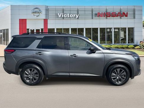 Certified 2024 Nissan Pathfinder SV FWD image 2