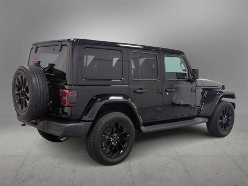 Used 2025 Jeep Wrangler Sahara w/ Safety Group image 8