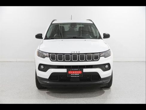 Used 2022 Jeep Compass Latitude AWD/4WD image 2
