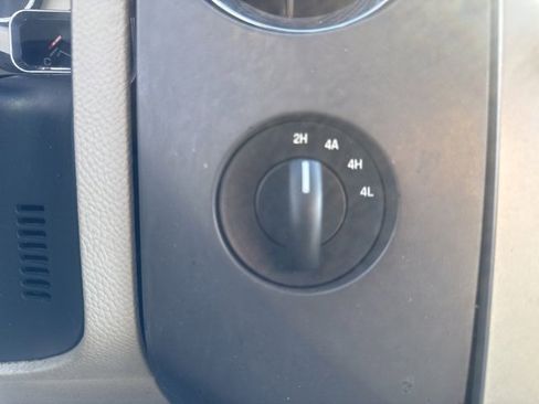 Used 2010 Ford Expedition EL XLT image 18