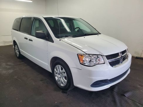 Used 2019 Dodge Grand Caravan SE w/ UConnect Hands-Free Group FWD image 3