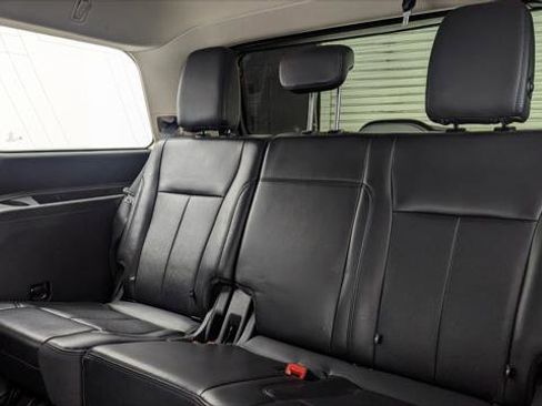 Used 2024 Ford Expedition XLT image 18