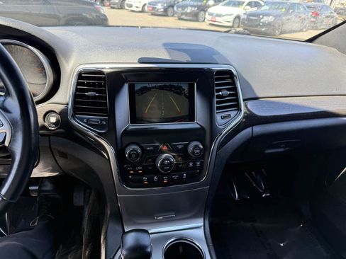 Used 2018 Jeep Grand Cherokee Laredo AWD/4WD image 8