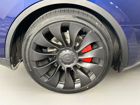 Used 2023 Tesla Model Y Performance image 11