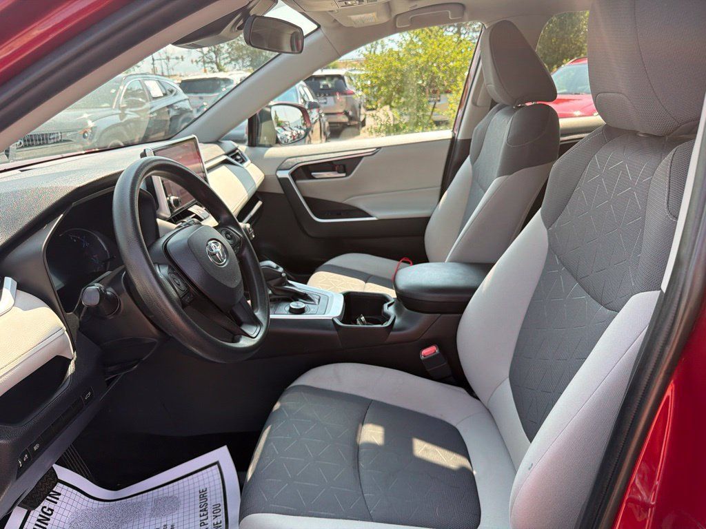 Used 2024 Toyota RAV4 XLE w/ Convenience Package AWD/4WD image 24