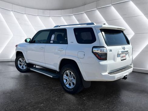 Used 2018 Toyota 4Runner SR5 AWD/4WD image 6