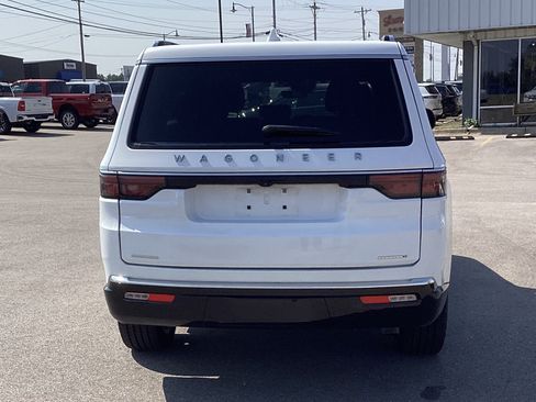 Used 2023 Jeep Wagoneer Series II w/ Premium Group I AWD/4WD image 7