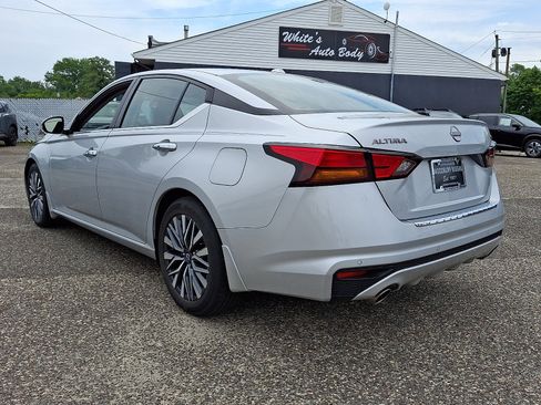 Certified 2023 Nissan Altima 2.5 SV w/ SV Premium Package FWD image 5