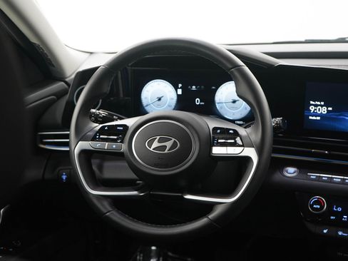 Used 2025 Hyundai Elantra SEL image 14