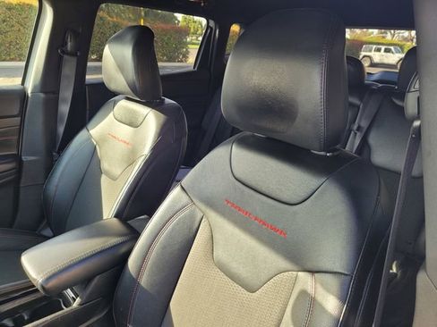 Used 2024 Jeep Compass Trailhawk image 12