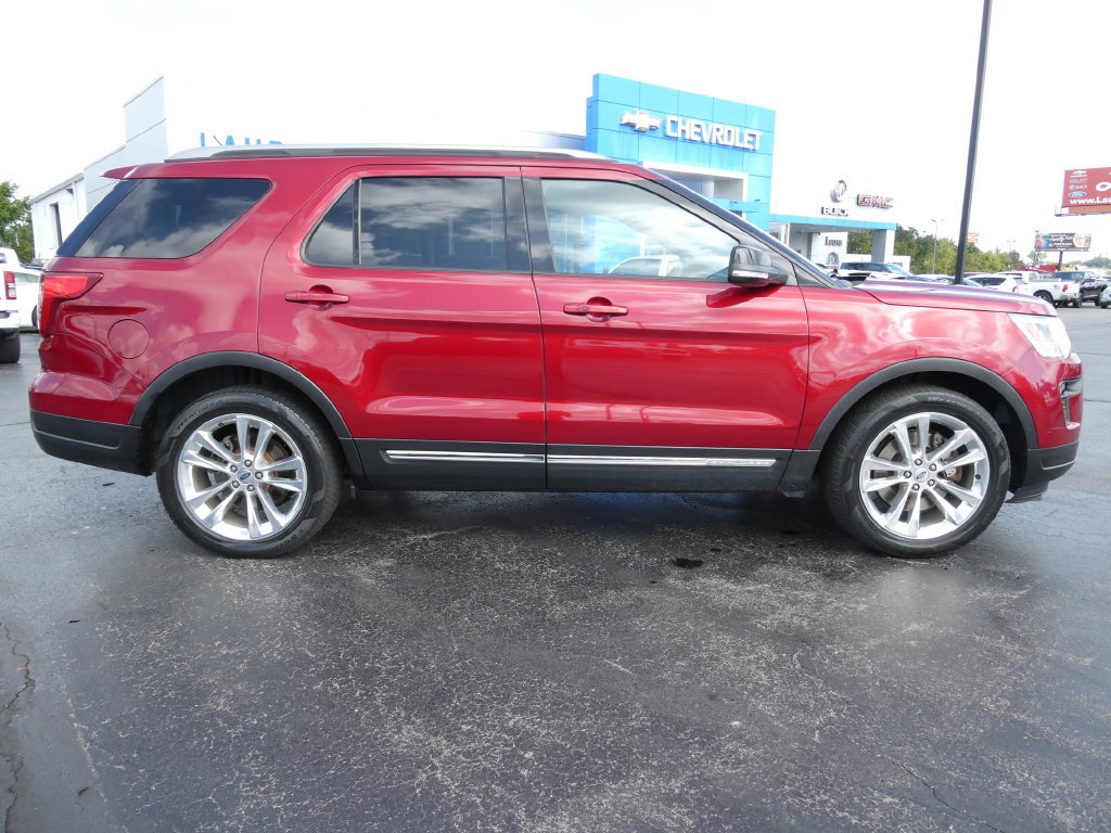 Used 2018 Ford Explorer XLT w/ Equipment Group 202A FWD image 4