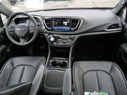 Used 2022 Chrysler Pacifica Limited w/ S Appearance Package image 10