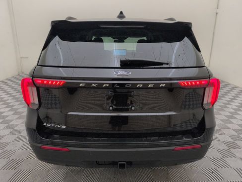 Used 2025 Ford Explorer Active RWD image 23