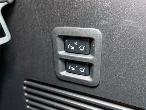 Used 2023 Nissan Armada Platinum w/ Captain's Chairs Package image 38