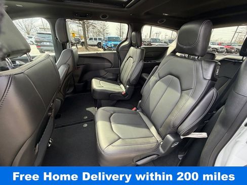 New 2026 Chrysler Pacifica Select image 11