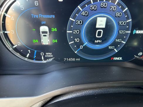 Used 2017 Cadillac Escalade Platinum image 10