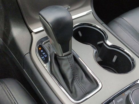 Used 2018 Jeep Grand Cherokee Limited AWD/4WD image 16