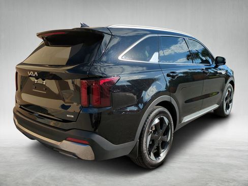 Certified 2025 Kia Sorento EX image 3